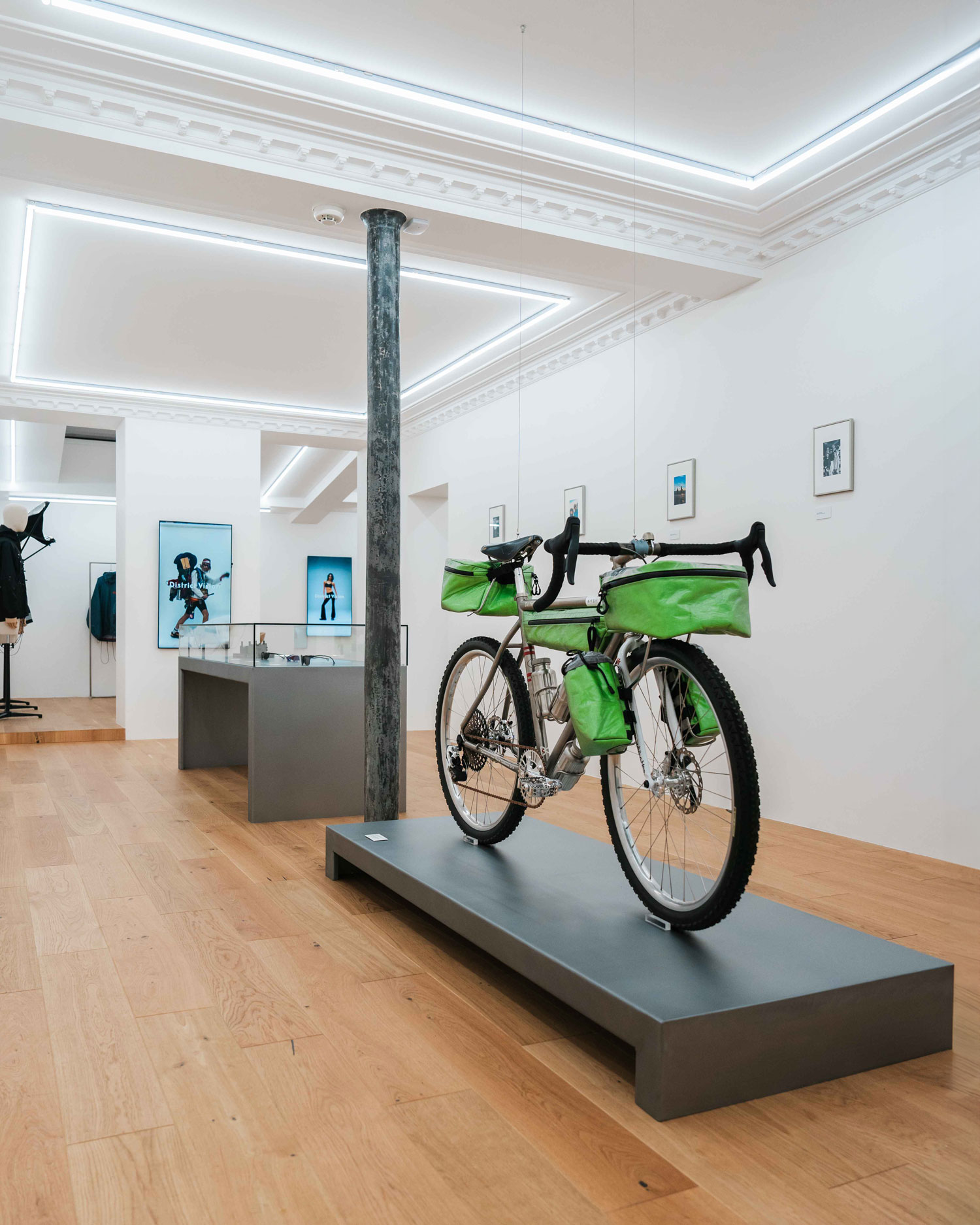 <p>District Vision, Paris Showroom, 2025</p>